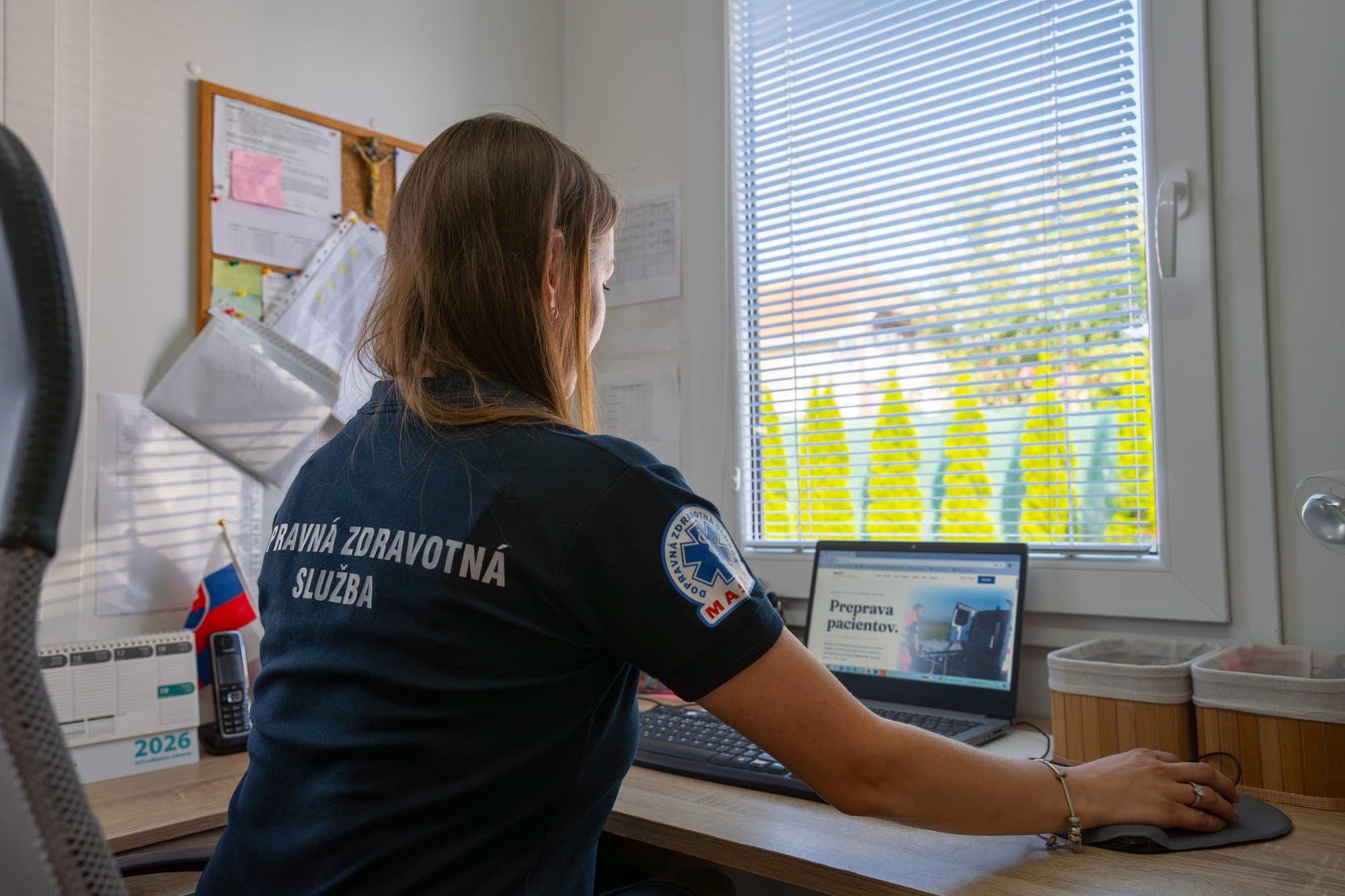 Dispečerka MASAN pri plánovaní prepravy pacienta